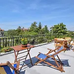 2 Bedroom Cozy In Appartement