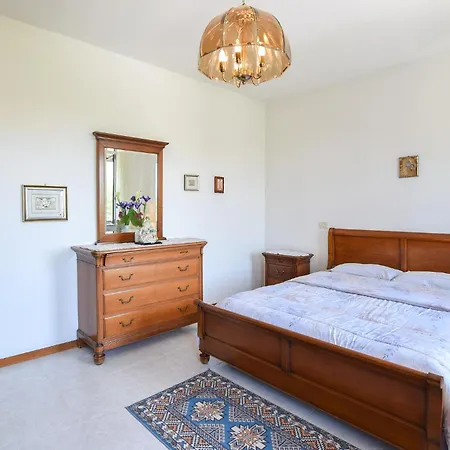 2 Bedroom Cozy In Appartement