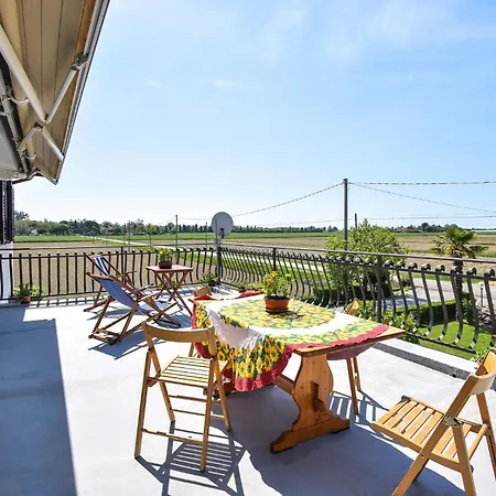 2 Bedroom Cozy In 아파트 그라도